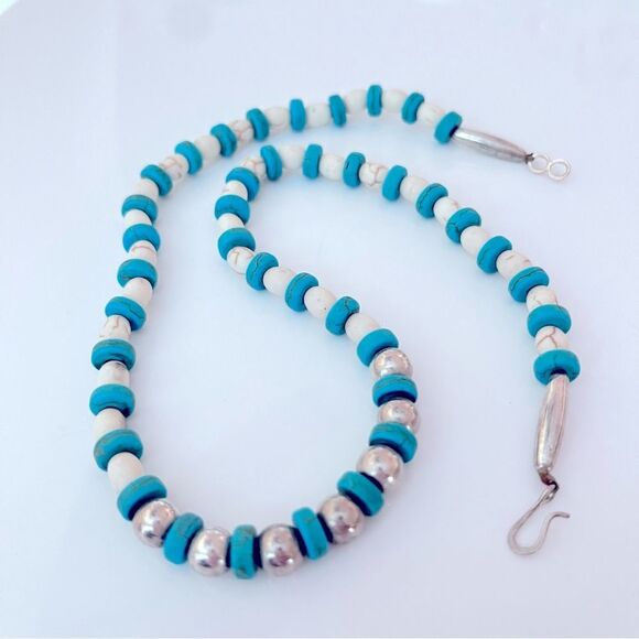 Vintage Turquoise Silver Howlite Beaded Necklace - Picture 3 of 4